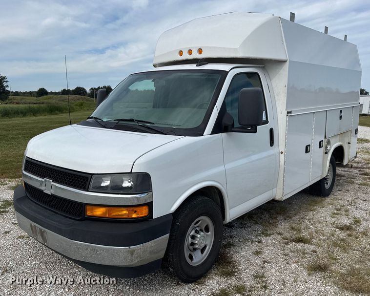 2019 Chevrolet  Express G3500 utility van - DW6548
