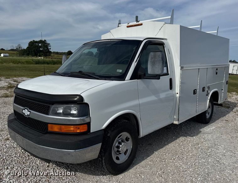 2016 Chevrolet  Express G3500 utility van - DW6549