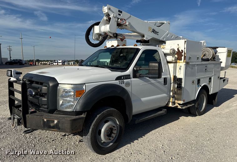 2015 Ford F550 Super Duty XL bucket truck - DW6568