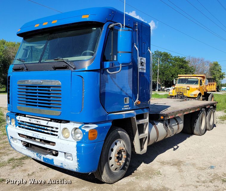 2007 Freightliner Argosy flatbed truck - DX7421