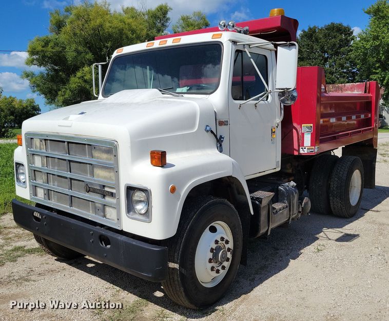 1989 International S2100 dump truck - DX7424