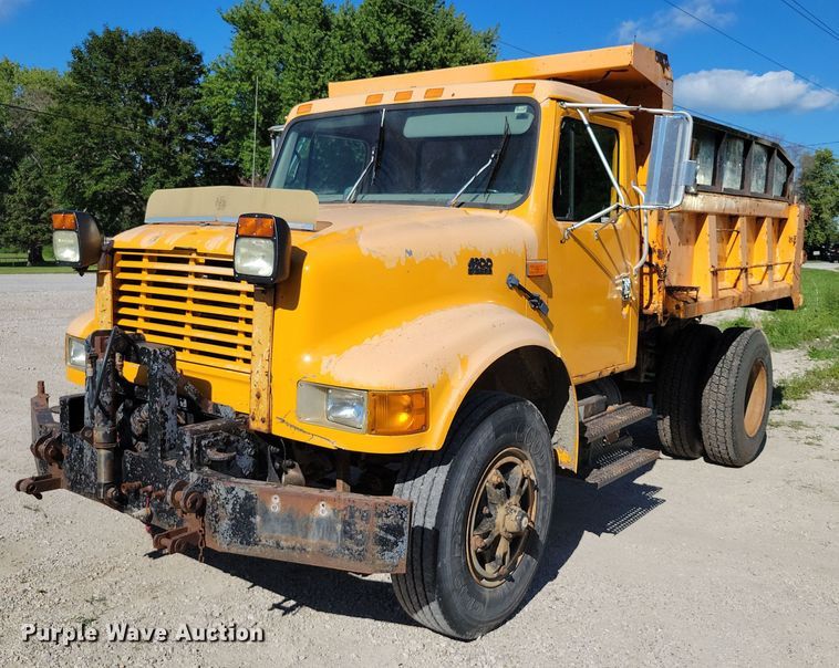 1996 International 4900 dump truck - DX7425
