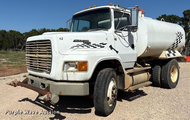 1994 Ford LA9000 water truck - DY0853