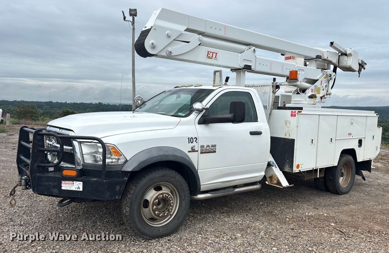 2013 Dodge Ram 5500 bucket truck - DY0949