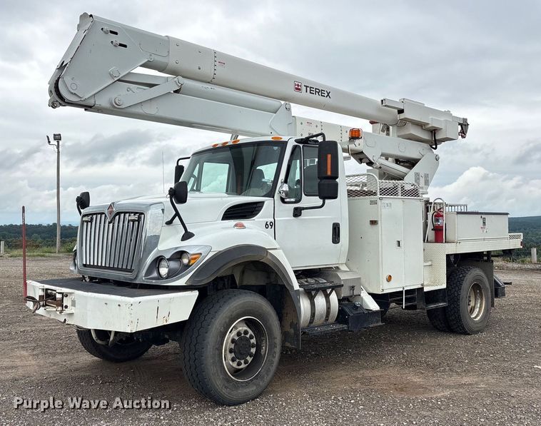 2018 International 7500 Bucket truck - DY0952