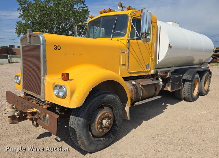 1978 Kenworth W900 water truck - DY1116
