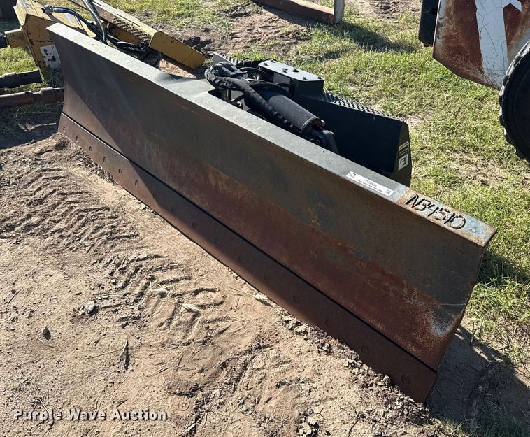 John Deere DB96 skid steer dozer blade - DZ8935