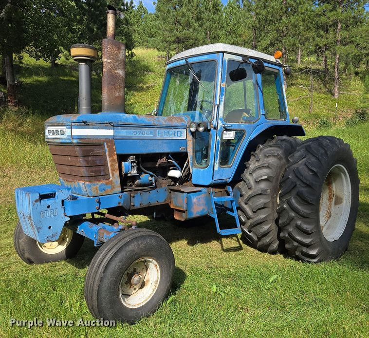 Ford 9700 tractor - EB1003