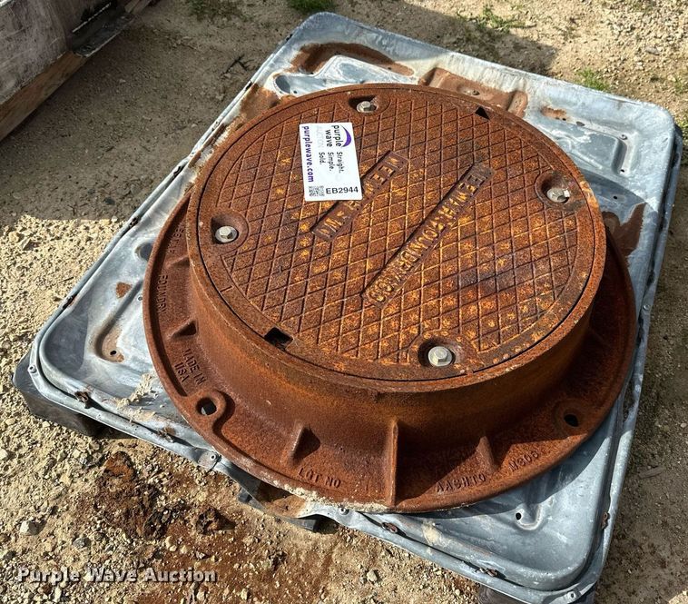 Neenah foundry man hole cover - EB2944