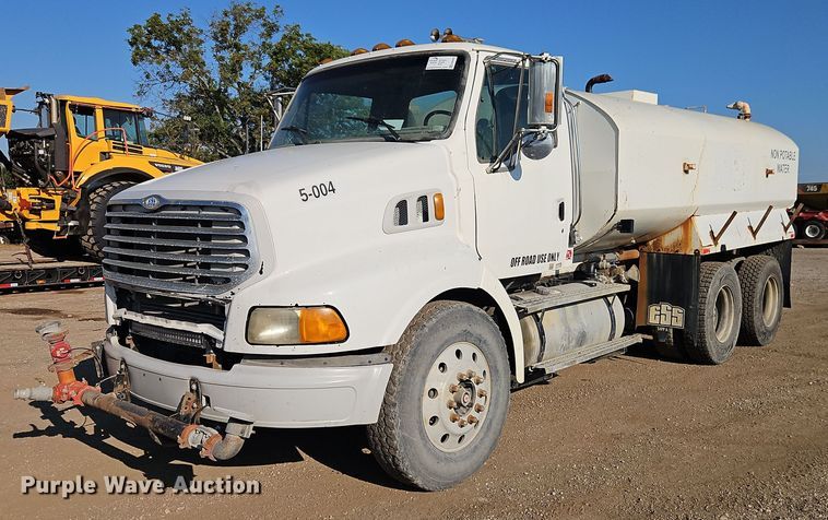 2001 Sterling A9500 water truck - EB8267