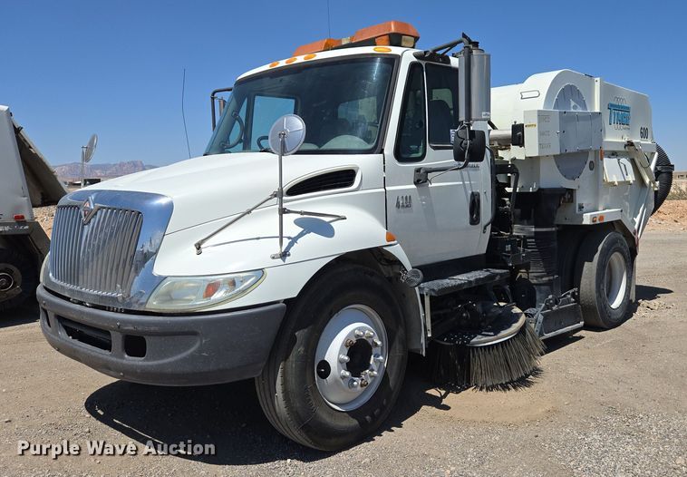 2007 International 4200 street sweeper truck - EC1128