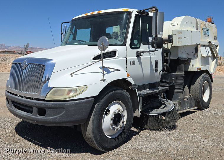 2007 International 4300 street sweeper truck - EC1141