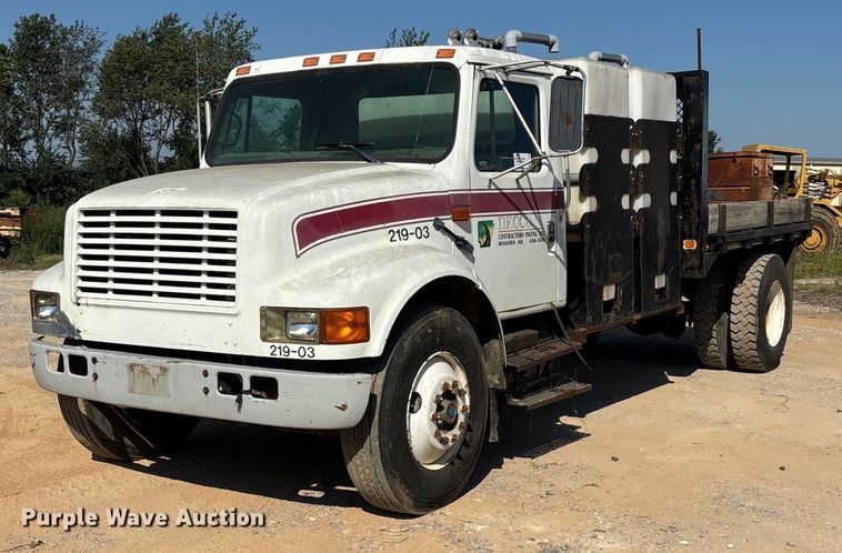 1995 International 4700 flatbed truck - ED2199