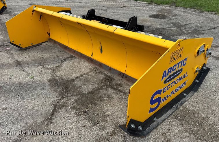 Arctic LD10.5 skid steer snow pusher - EF2124