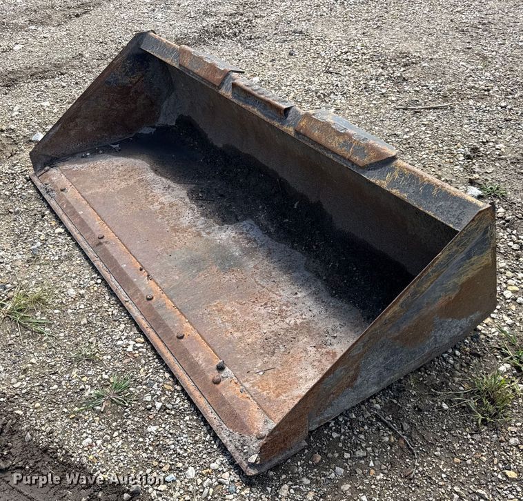 CNH skid steer bucket - EF2141