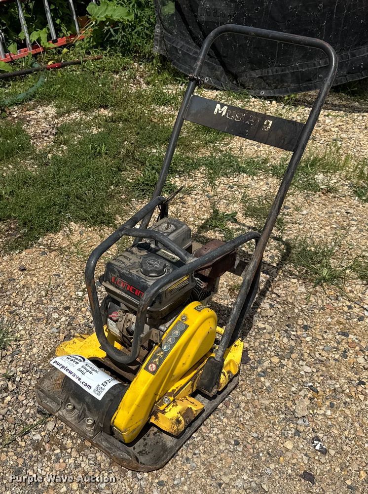 Mustang LF88D plate compactor - EF2144