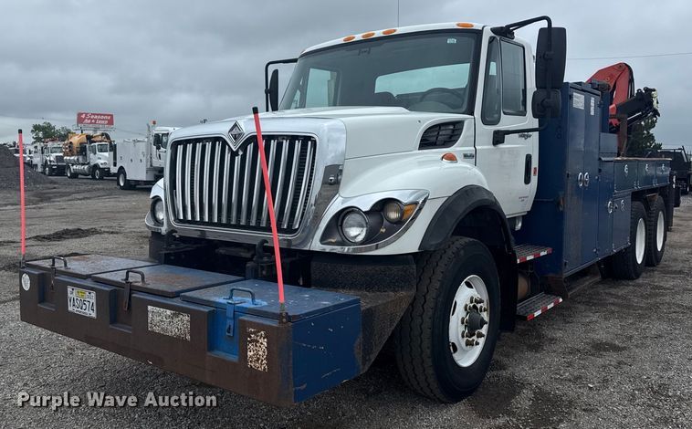 2009 International 7500 crane truck - EG5923