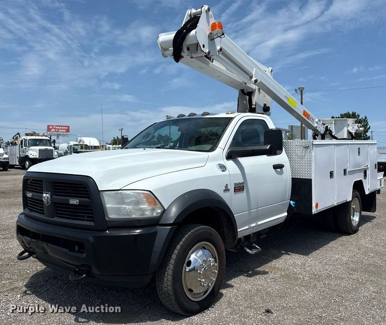 2012 Dodge Ram 4500HD bucket truck - EG6017