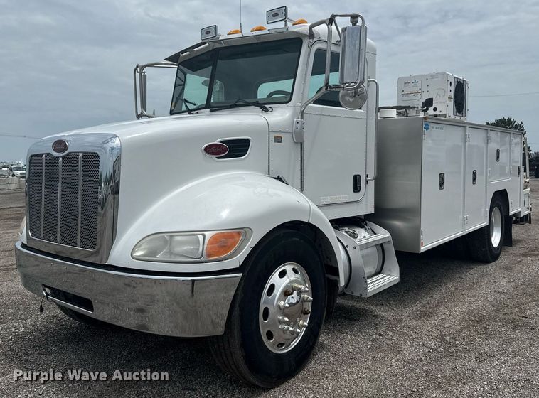 2009 Peterbilt 335 utility / service truck - EG6043