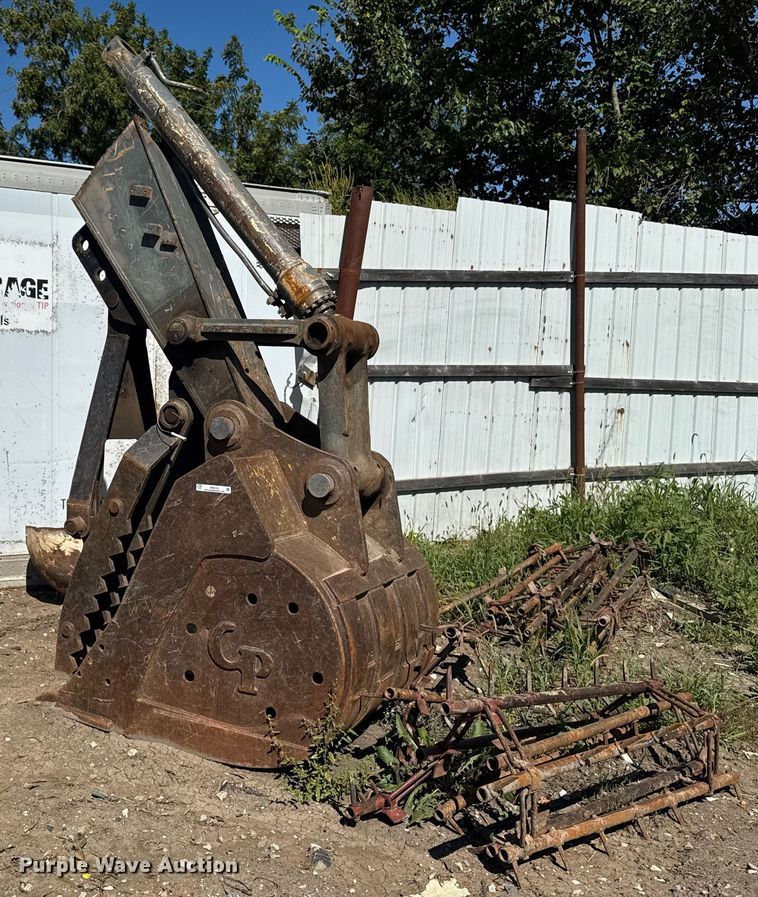 CP SK270-4 Kobelco excavator bucket - EM2323