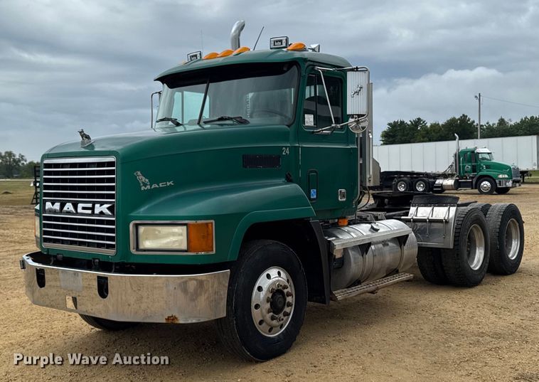 1994 Mack CH613 semi truck - EM2331