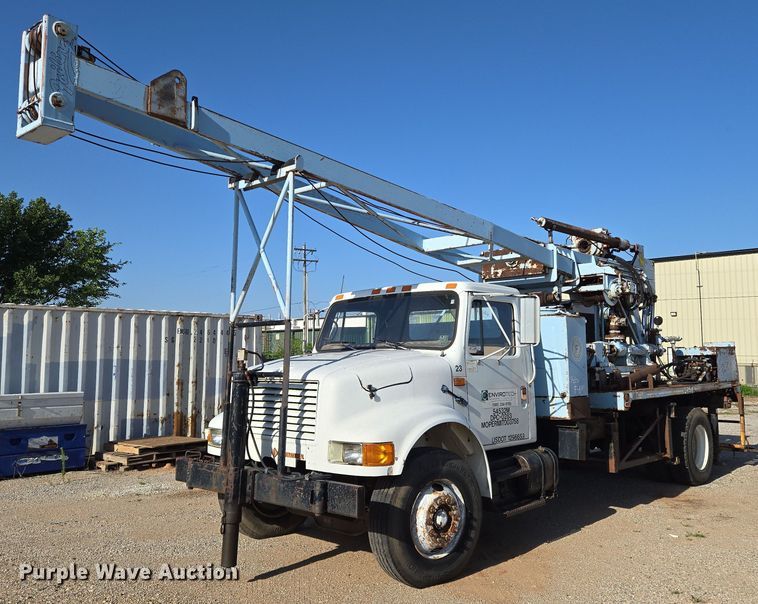1990 International 4900 drilling rig truck - EN8296