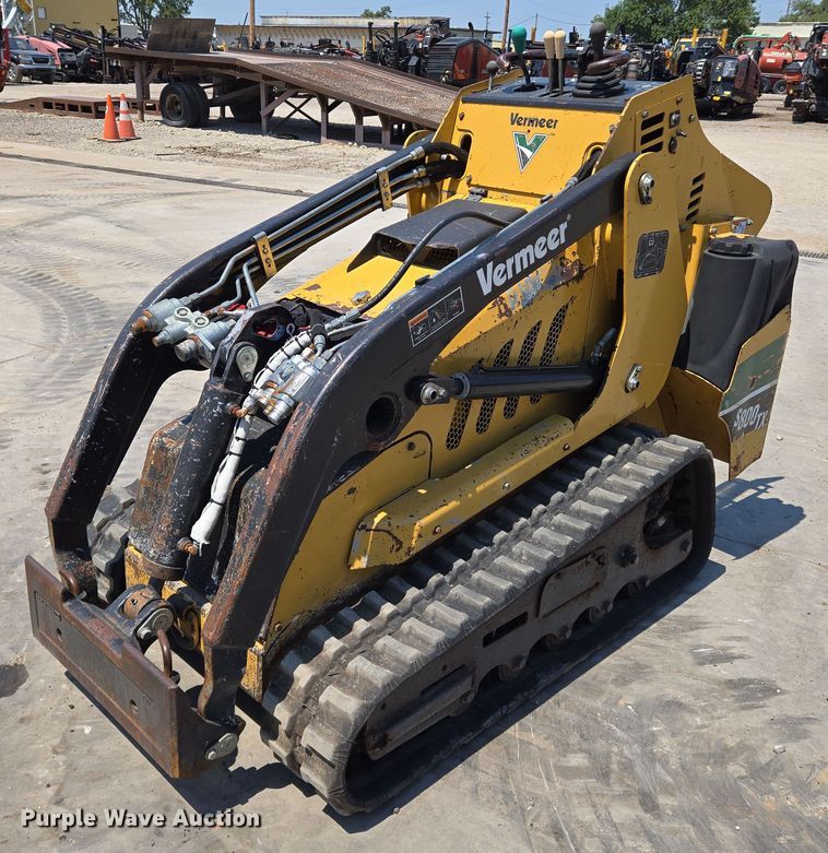 2011 Vermeer S800TX compact utility loader - EN8351