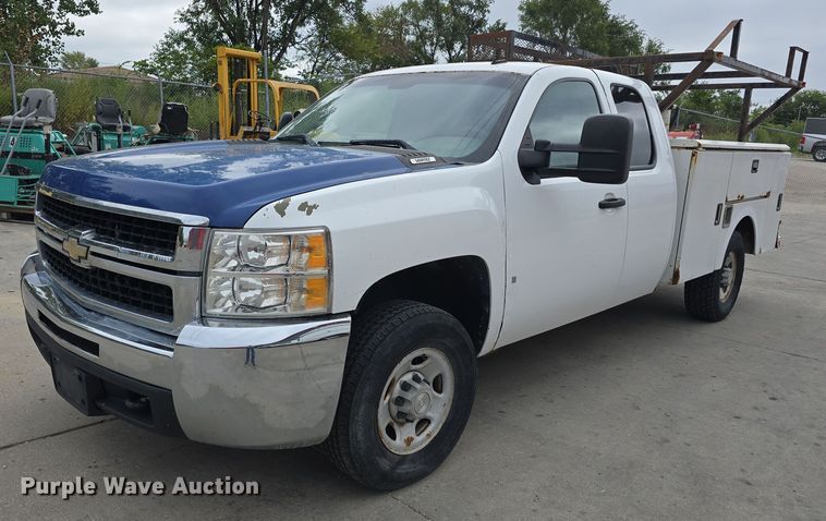 2009 Chevrolet Silverado 2500HD Ext. Cab utility bed pickup truck - EO1627