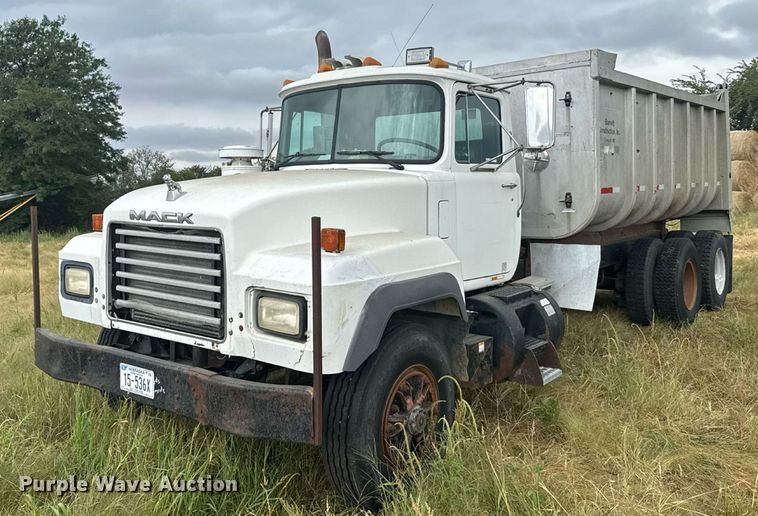 1993 Mack RD600GK dump truck - ER2297