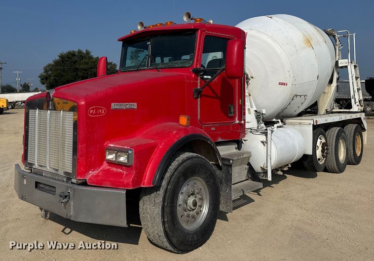 2002 Kenworth T800 ready mix truck - ER2335