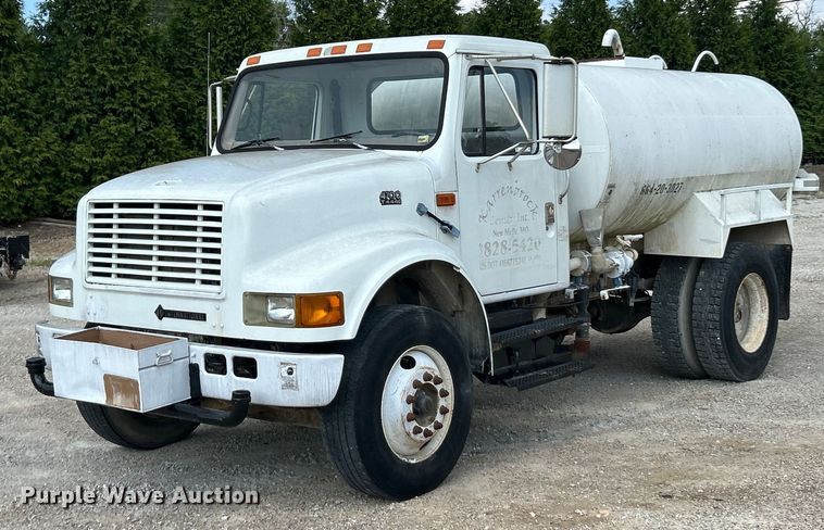 2000 International 4700 water truck - ET3056