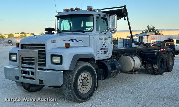 2000 Mack RD688S  roll-off container truck - ET3102