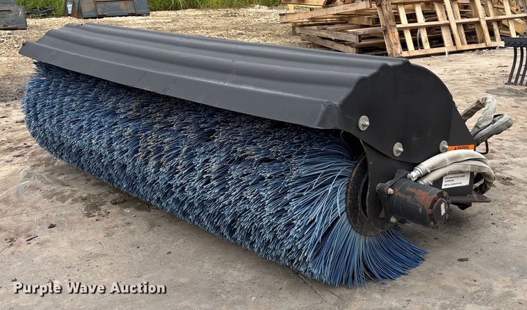 2013 Bobcat 84 Angle Broom skid steer broom - ET4503