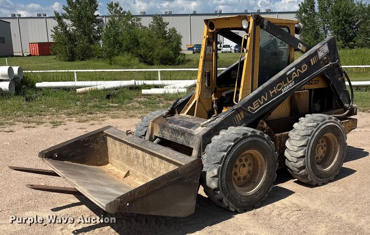 1989 New Holland L785 skid steer loader - ET8007