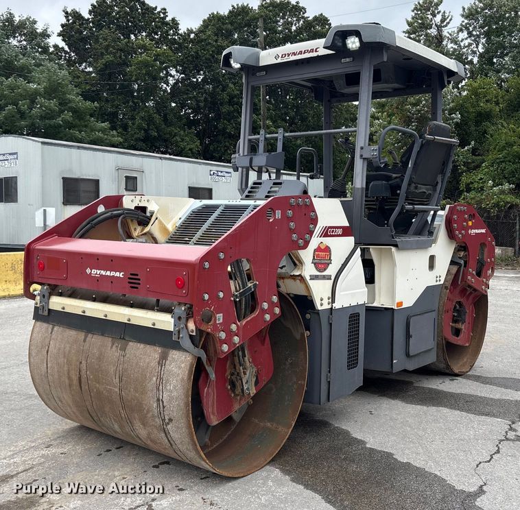 2019 Dynapac CC2200 double drum vibratory roller - ET8520