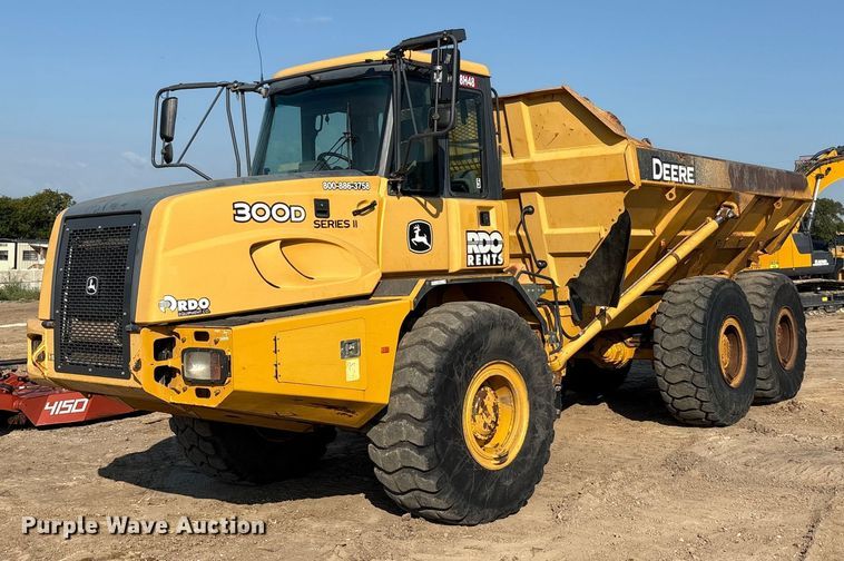 2014 John Deere 300D articulated haul truck - EU0070
