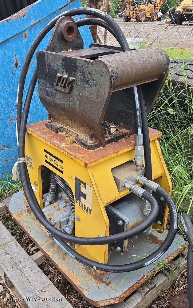 Atlas Copco HC 409 excavator plate compactor - EU3638
