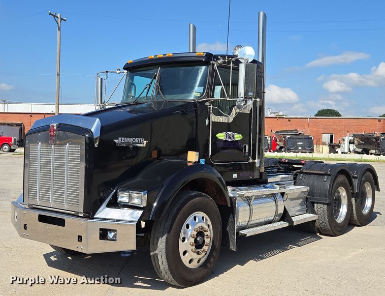 2006 Kenworth T800 semi truck - EV1586