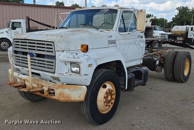 1988 Ford F800  - EV1592