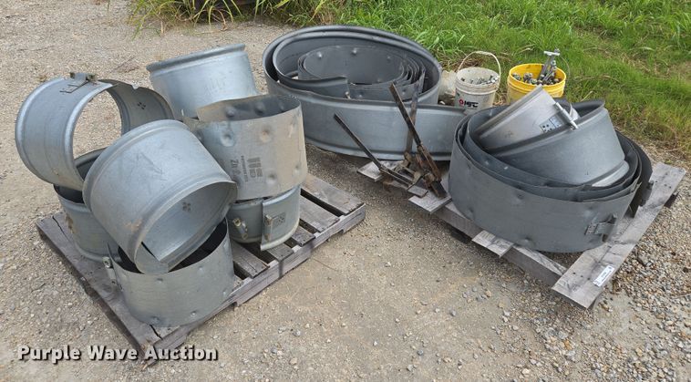 Approximately 20 galvanized pipe clamps - EV1638