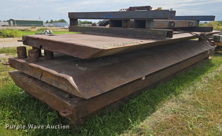 (2) trench boxes - EV1647