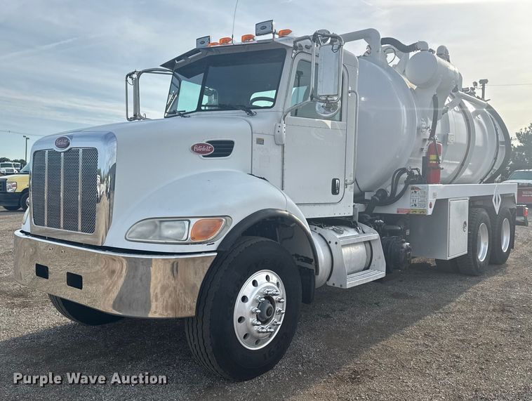 2012 Peterbilt 348 vacuum truck - NU9569