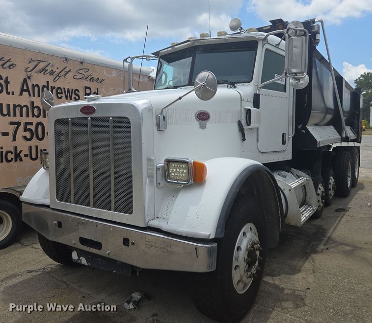 2009 Peterbilt 365 dump truck - YA0687