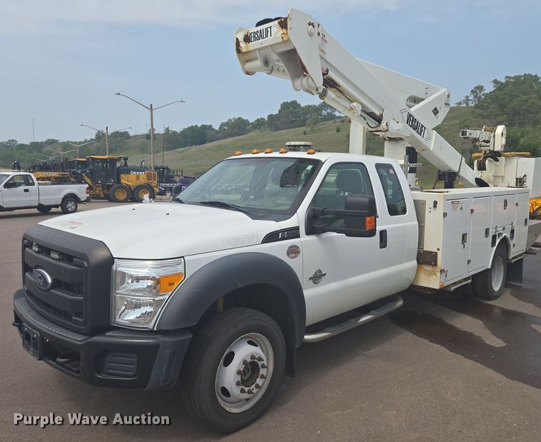 2015 Ford F550 bucket truck - DX7260
