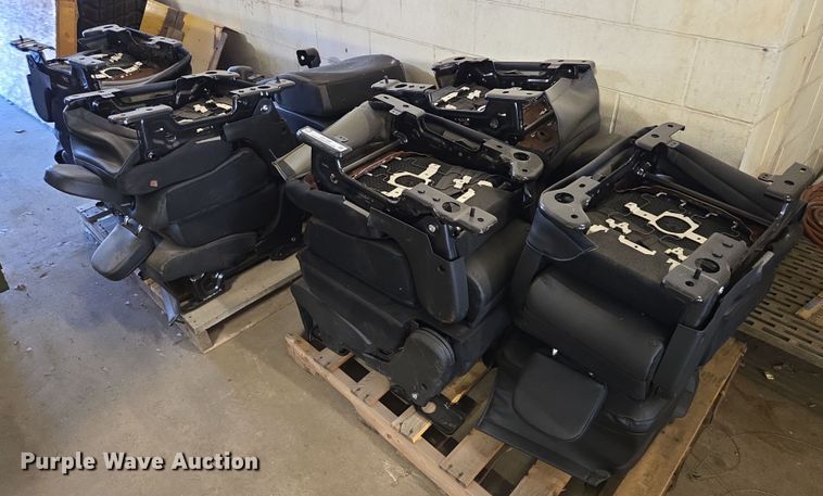 Ford Explorer (13) automotive seats - DX7308