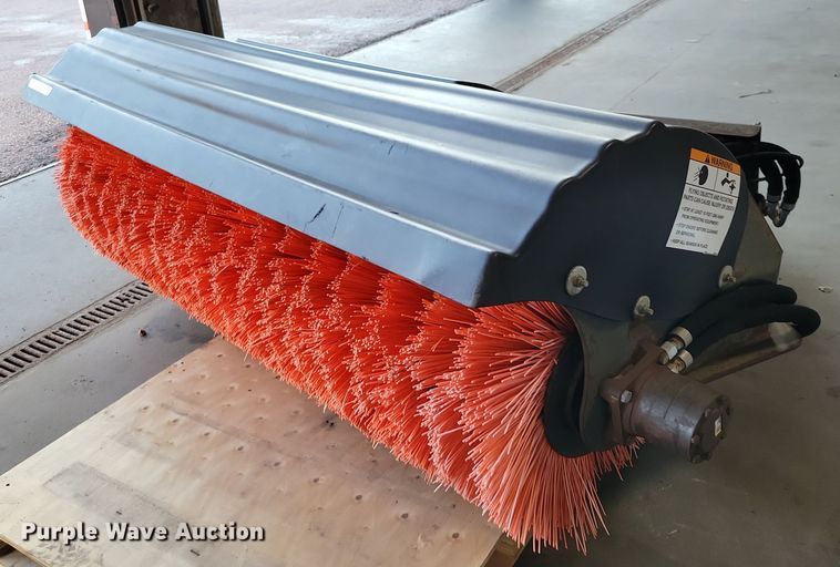 2016 Bobcat  skid steer broom - DX7320