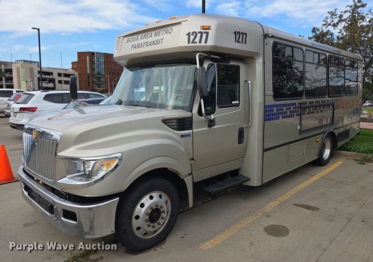 2013 IC shuttle bus - DX7404