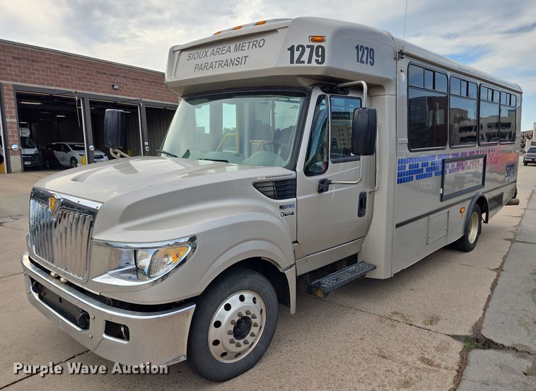 2013 IC shuttle bus - DX7405