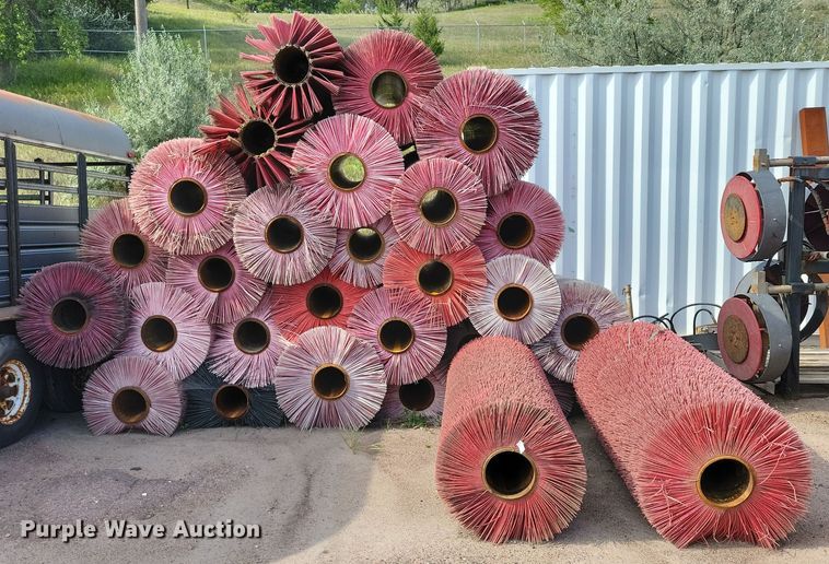Approximately 27 broom heads - DX7408