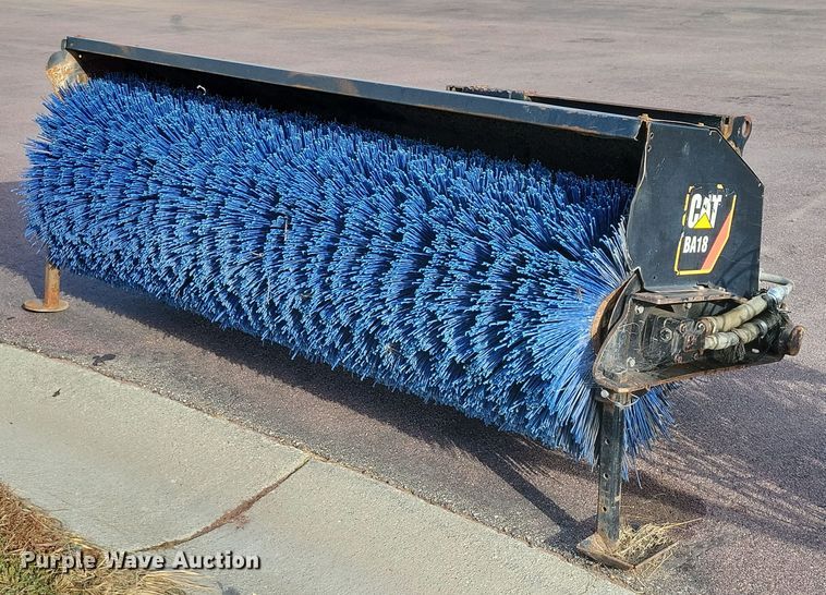 1998 CAT BA18 skid steer broom - DZ6495